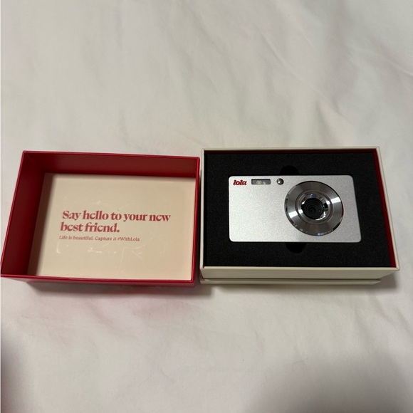 NEW Lola Digital Camera — Compact Retro-Inspired with Film-Like Charm - Picture 5 of 7